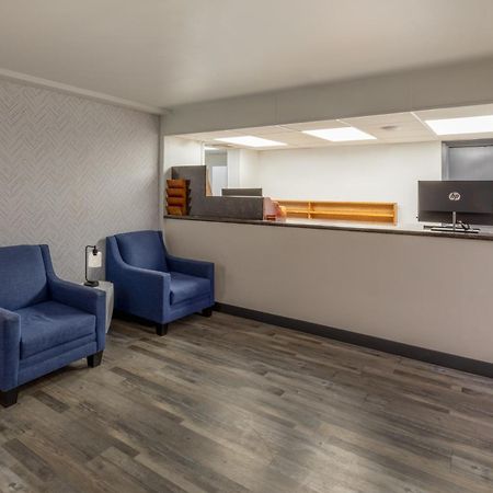Super 8 By Wyndham Laredo Hotel Exterior photo